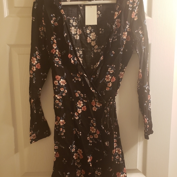 H & M dressy top - Picture 2 of 5